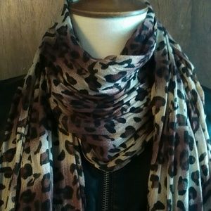 Gorgeous brown leopard scarf